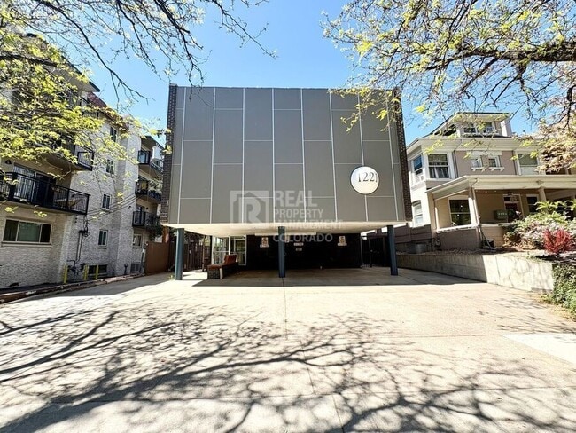 Building Photo - 1221 N Clarkson St