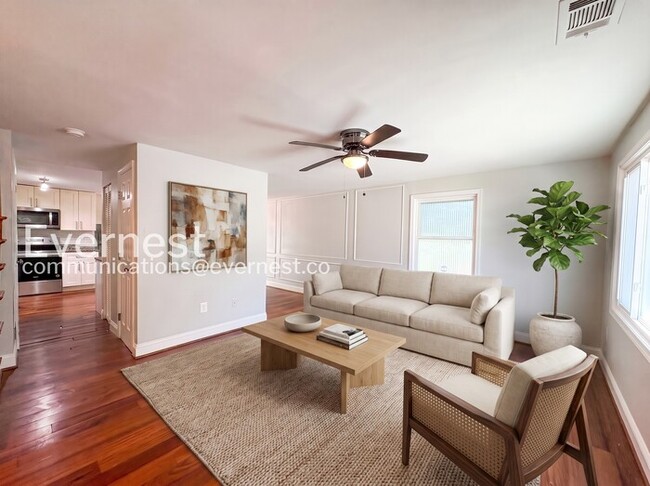 Photo - 3 Bed/1.5 Bath Townhome with Fenced Yard / Vouchers Accepted / Available Now!
