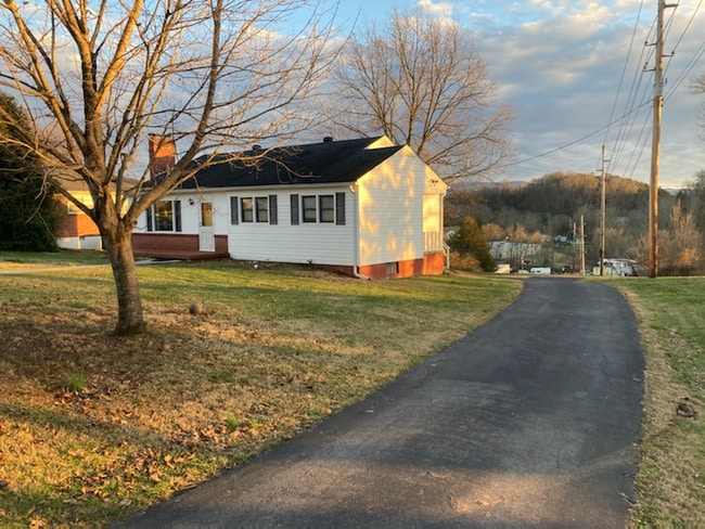 Building Photo - 100 Lowry Ln