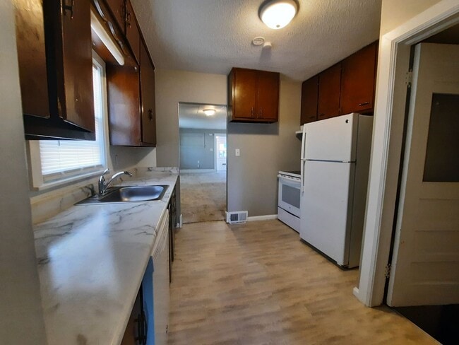 Building Photo - 3 Bedroom Home with a Fenced Yard