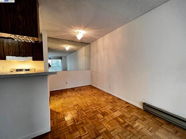 Photo - 385 Mandarin Dr