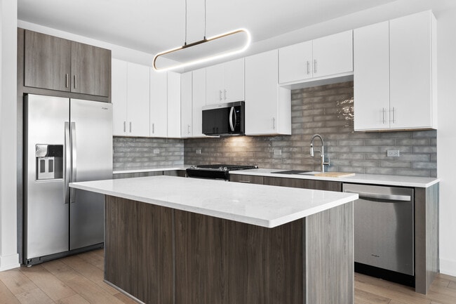 Building Photo - 27 W Park Blvd Unit 206