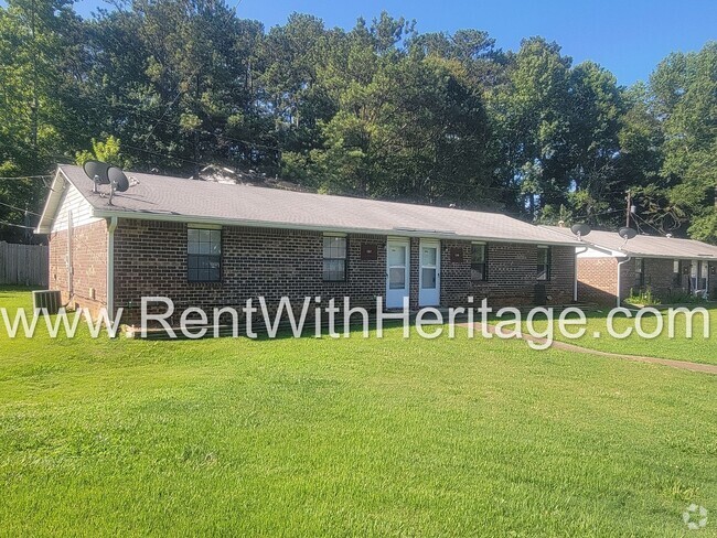 Building Photo - WOW! AWESOME BRICK RANCH DUPLEX / UPGRADES... Rental