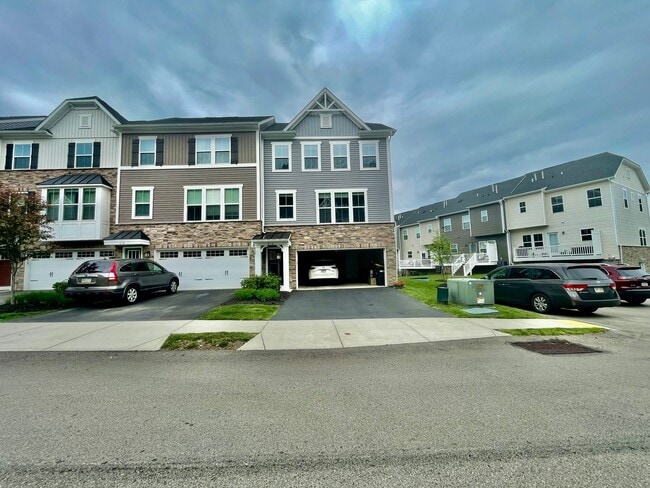 Pittsburgh - 3 Bedroom 2.5 Bathroom - Town... - Pittsburgh - 3 Bedroom 2.5 Bathroom - Town... House