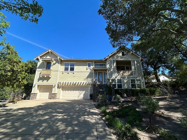 Building Photo - Luxurious and Spacious 5 Bedroom in Gilroy