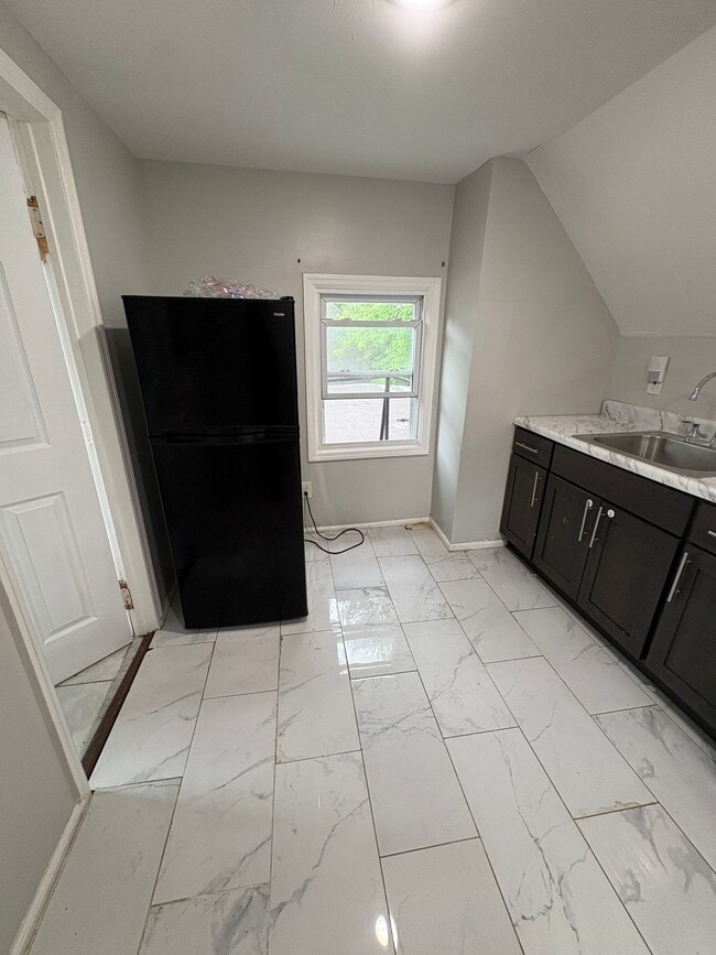 Building Photo - 265 S 6th St Unit 3 Rental