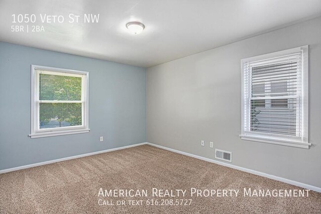 Photo - 1050 Veto St NW