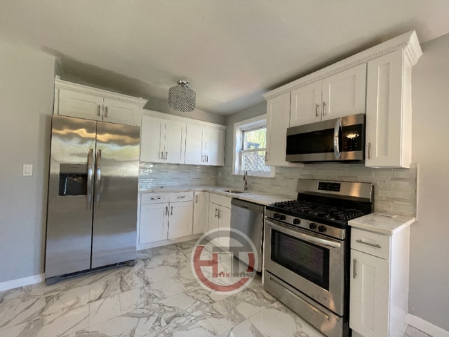 Photo - 1529 Dwight Pl