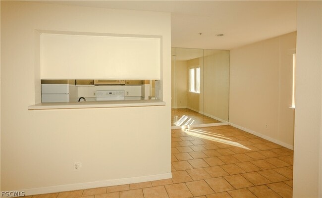 Photo - 2835 Winkler Ave Unit 216