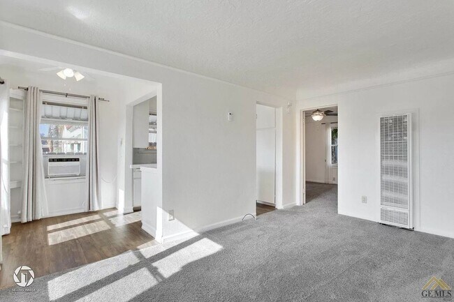 Photo - 1 Bedroom Bungalow w/Garage!
