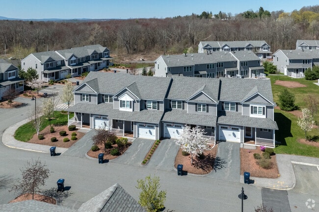 Overlook at Lake Williams - Overlook at Lake Williams Apartments
