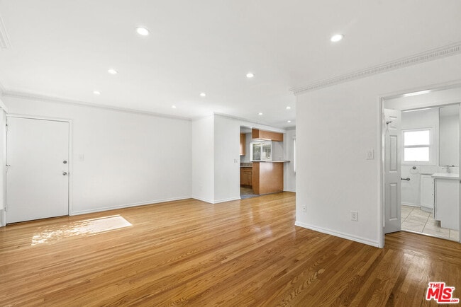 Photo - 1235 N Harper Ave Unidad 15 Rental