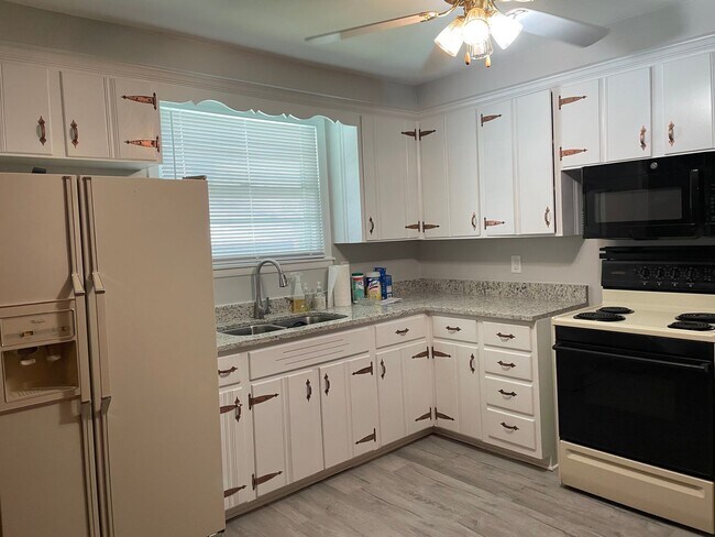 Photo - 230 Downer Dr