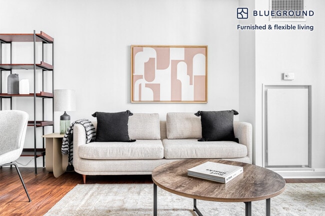 Photo - 285 Third St Unidad FL8-ID593