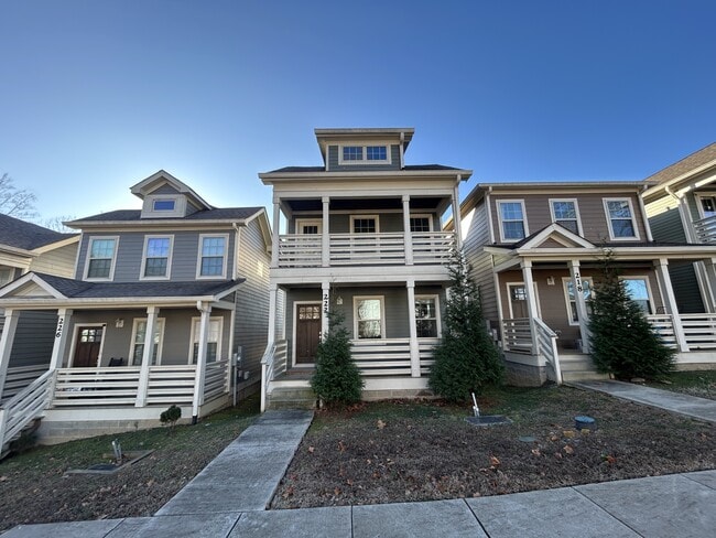 Photo - 222 Jasmine Row