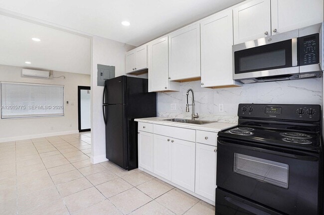 Building Photo - 502 NW 7th Ct Unit 1