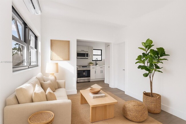 Building Photo - 4222 NE 1st Ave Unit 3 Rental