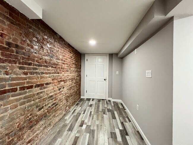 Photo - 86 Irving St