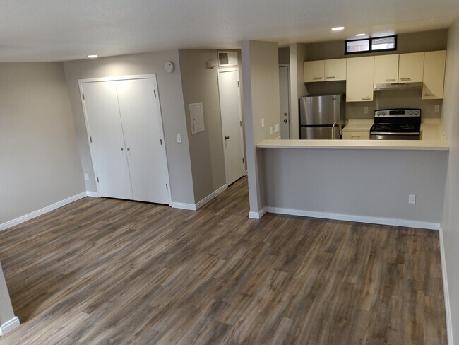 Photo - Plaza Apartments