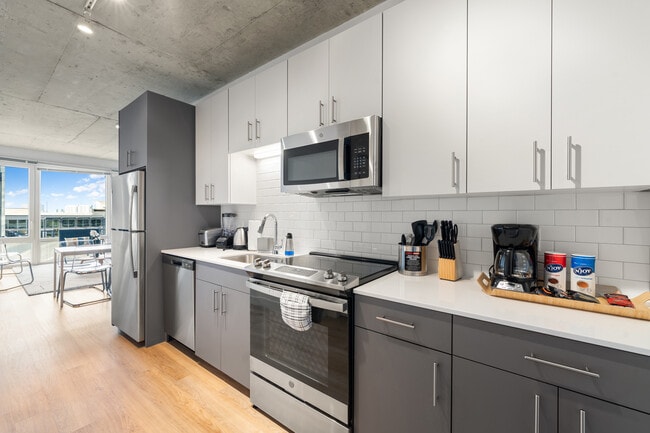 Photo - Central 4BR Apartment – Modern Living in Chicago