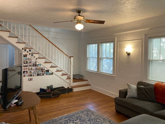 Photo - Spacious 4 Bedroom House!!!