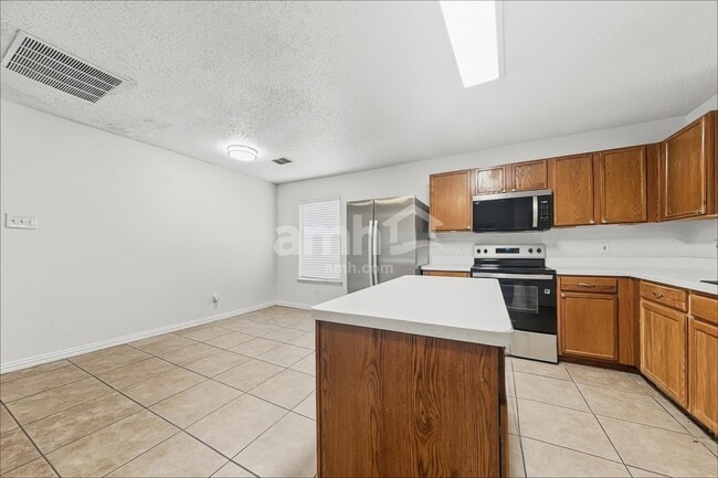 4405 Statesman Ln