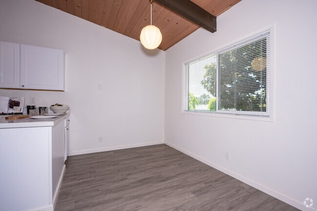2BR, 1BA - 980SF - Dining Room