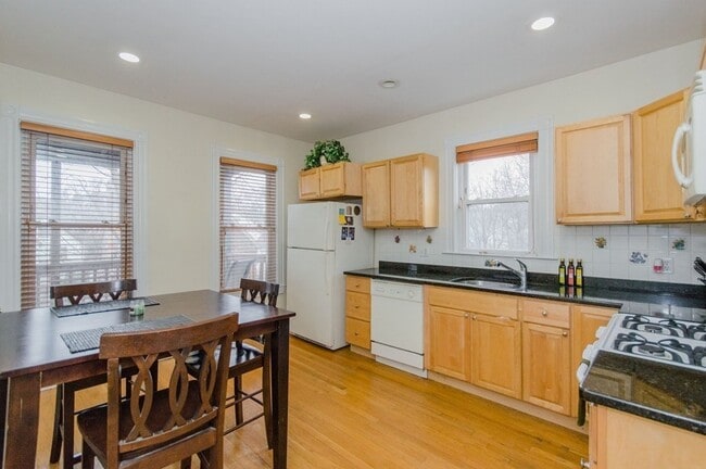 Photo - 126 Minden St Apartment Unit 3