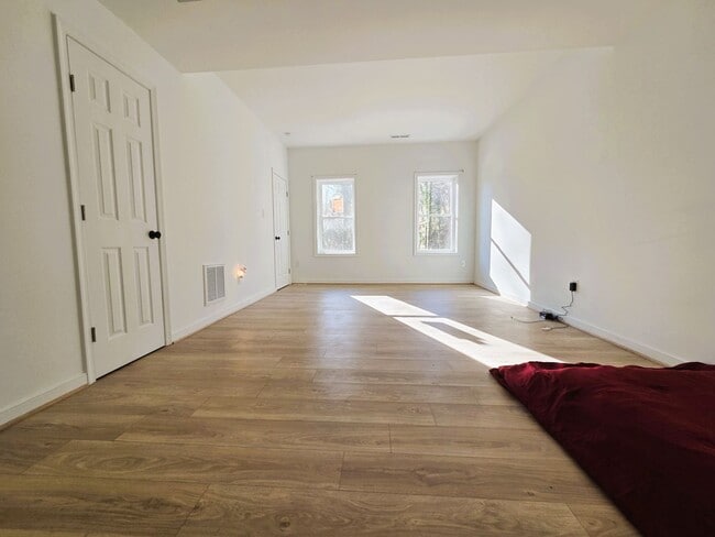 Photo - Large 3 story home located in Glenwood Park just minutes from downtown Richmond