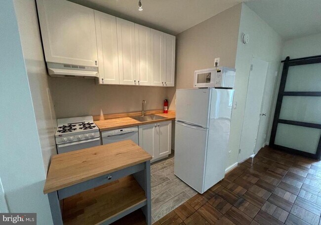 Building Photo - 1727 Massachusetts Ave NW Unit 714 Rental
