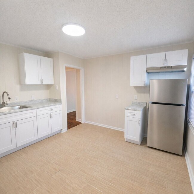 Photo - Large 3 Bed, 2 Bath Two-Story Home