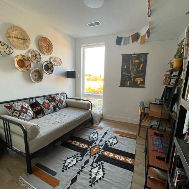 Building Photo - Spacious & Bright Furnished 2br/2ba in Pet... Unit 403 Rental