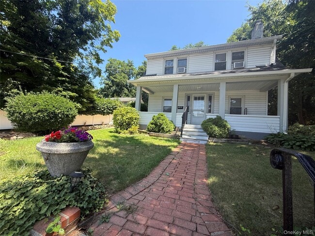 Building Photo - 15 Maple Grove St