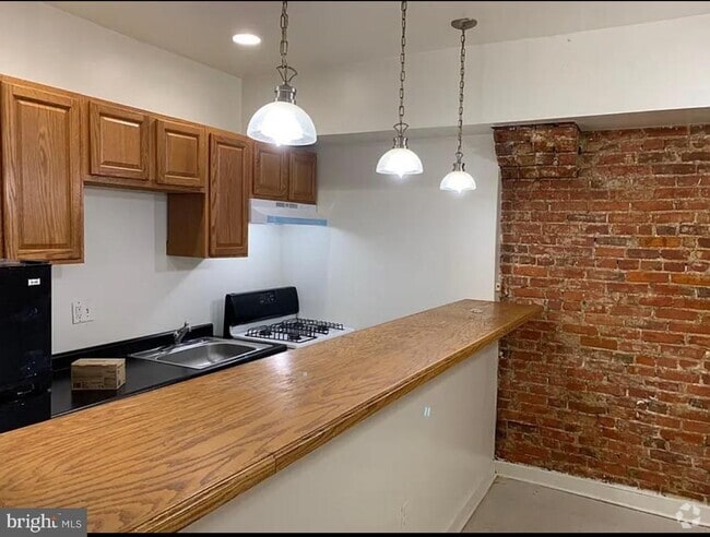 Building Photo - 5331 Market St Rental