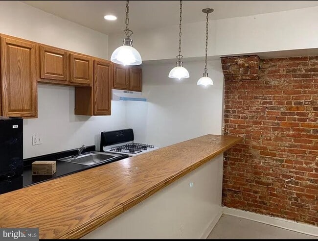 Building Photo - 5331 Market St Rental