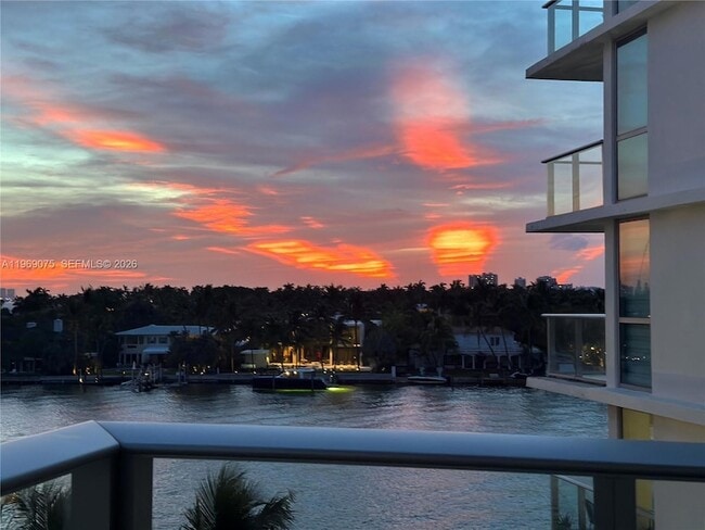 Building Photo - 6620 Indian Creek Dr Unit 501