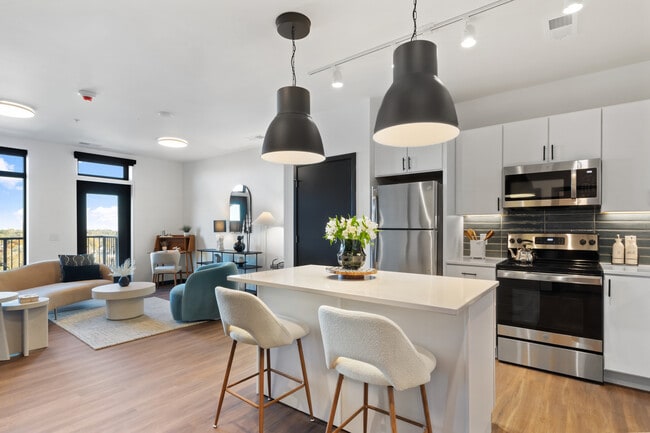 37 West Farnam