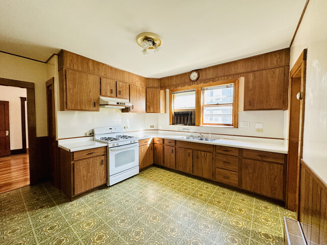 Building Photo - 9 Roberts Rd Unit 1 Rental