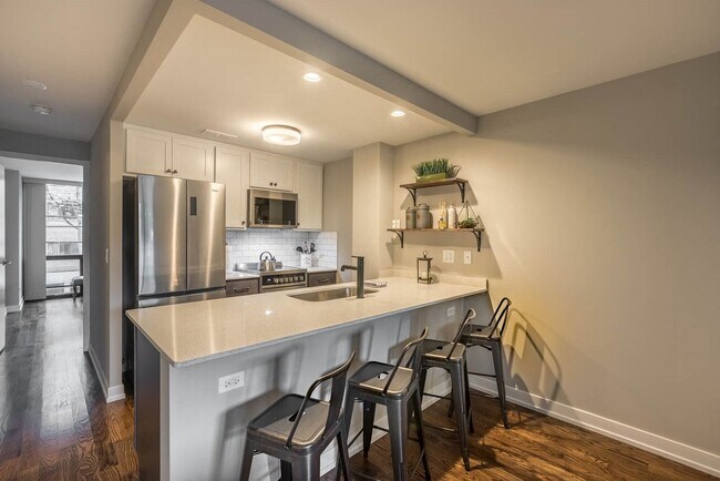 Photo - 5940 N Sheridan Rd