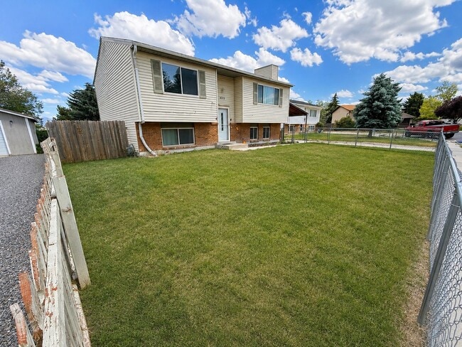 Photo - Amazing 4 bedroom 2 bathroom multi kitchen home a must see!!