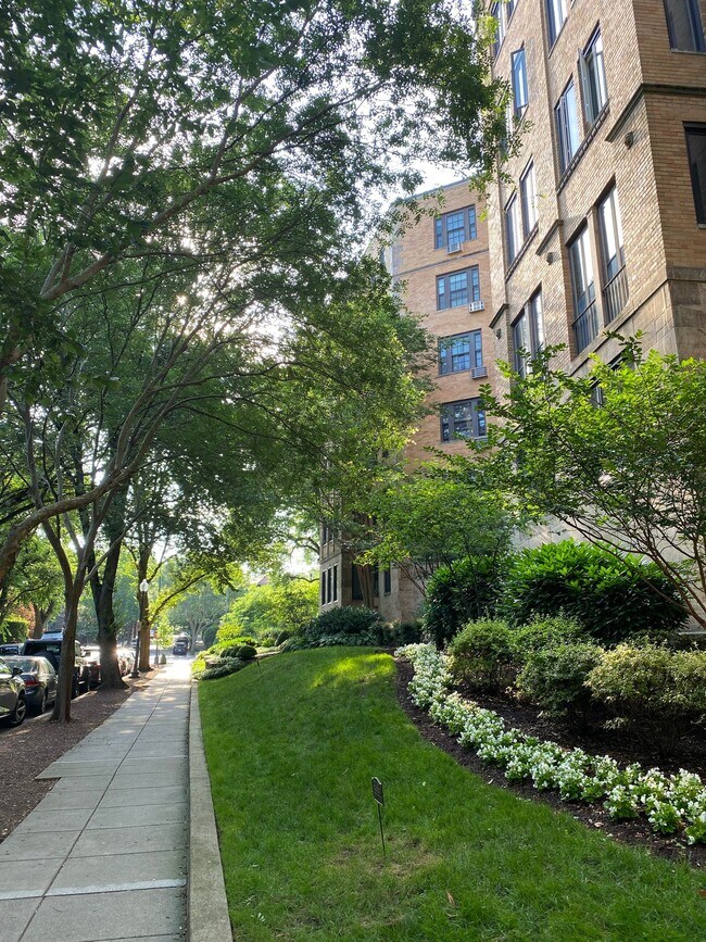 Photo - 2032 Belmont Rd NW Unit Apt 107