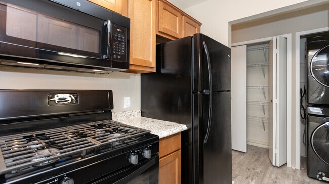 Photo - Lake of the Hills Apartment Homes