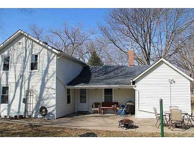 Outdoor patio - 110 W Short St