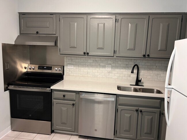 Photo - 707 Falcon Dr