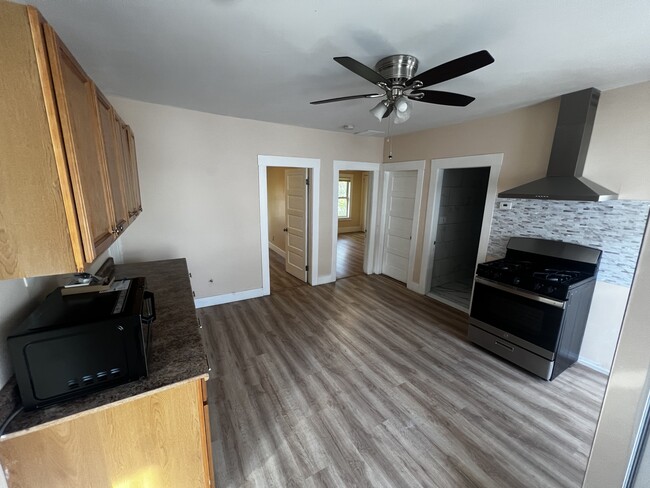 Building Photo - 20 Pearl St Unit 3