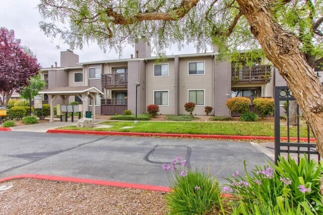 Building Photo - North Salinas Condo for RENT!!! Unit I