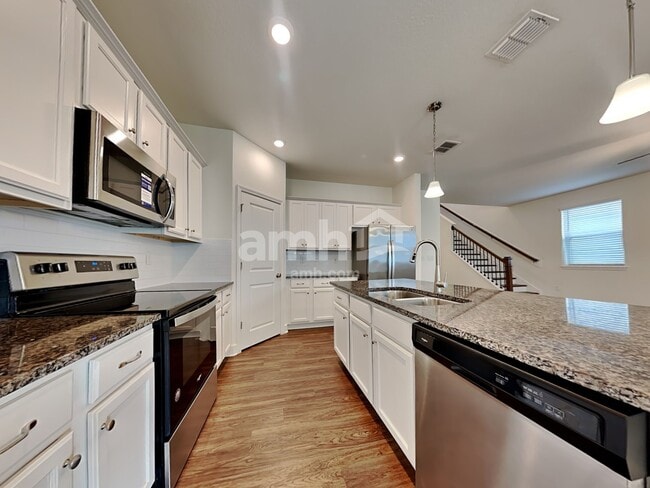 Photo - 460 Sandstone Dr