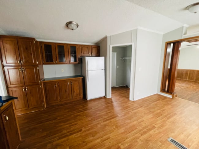 Photo - 33230 Walker Rd N