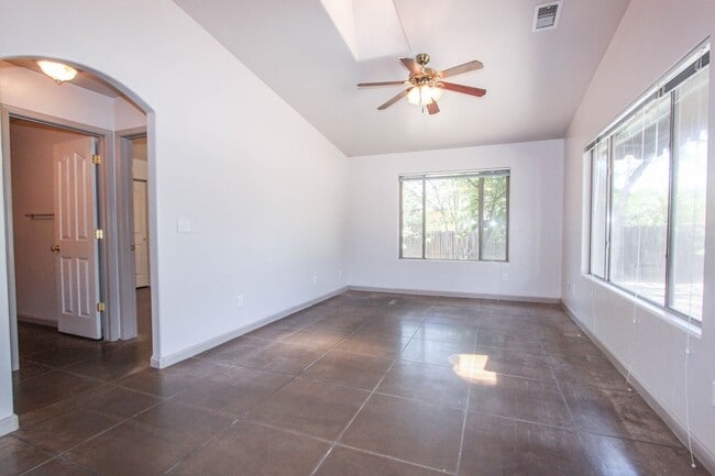 Photo - 202 Robinson Dr Unidad #1