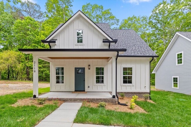 Photo - 2119 Oak St
